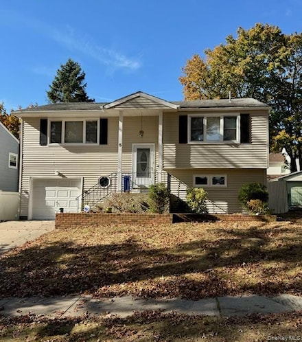 5 Vilno Ct, Huntington Station, NY 11746