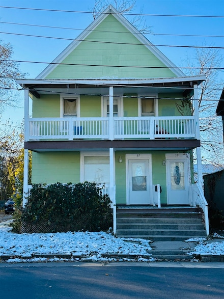 37-39 W Iroquois St, Freeport, IL 61032