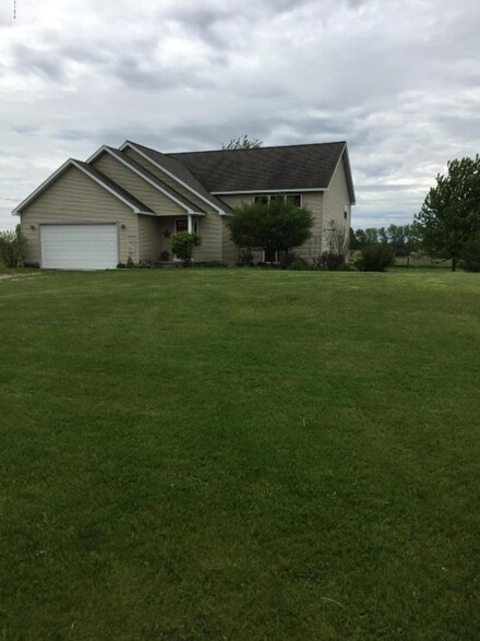 10734 Walander NE, Cedar Springs, MI 49319