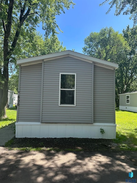 806 S Ruth Place, Sioux Falls, SD 57106