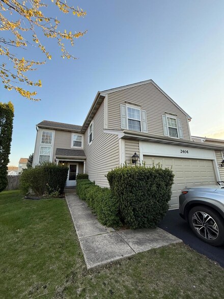 2404 Lexington Ln, Naperville, IL 60540