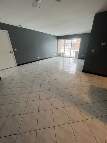 1111 Pleasant Run Dr Unit 902, Wheeling, IL 60090