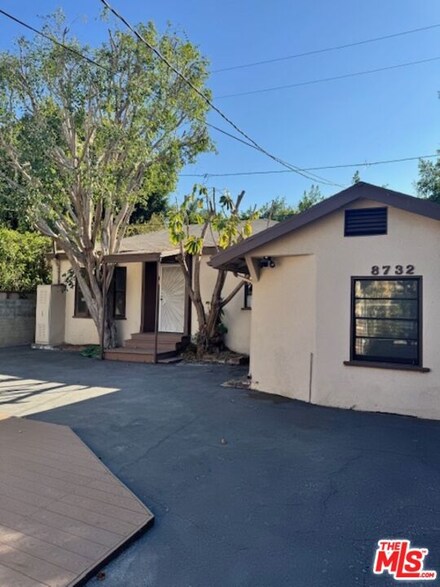 8732 Dorrington Ave, West Hollywood, CA 90048