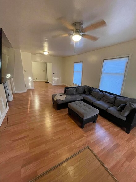 2920 Hoyt St, Muskegon, MI 49444