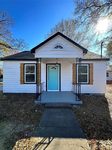 503 W 2nd St, Cherryville, NC 28021