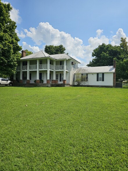 677 Winklers Rd, Red Boiling Springs, TN 37150