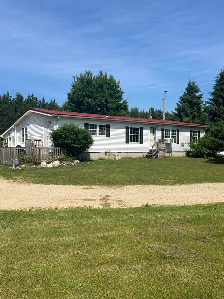 6582 S Garlock Rd, Carson City, MI 48811