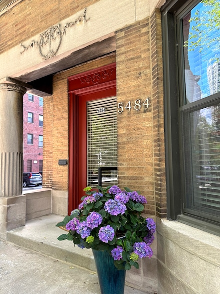 5484 S Hyde Park Blvd, Chicago, IL 60615