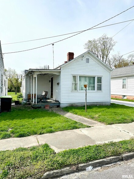 321 E Beecher Ave, Jacksonville, IL 62650