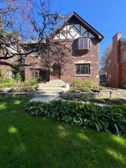 471 Kent Rd, Riverside, IL 60546