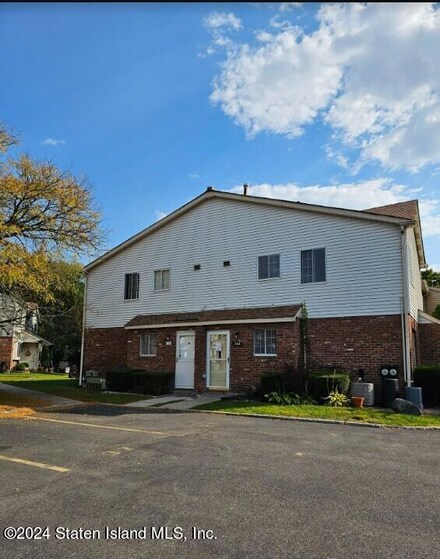 27 Franklin Ln Unit A, Staten Island, NY 10306