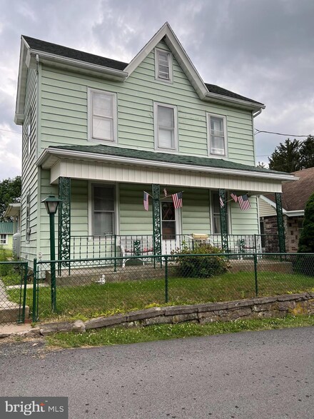 6 Cherry St, Ashland, PA 17921