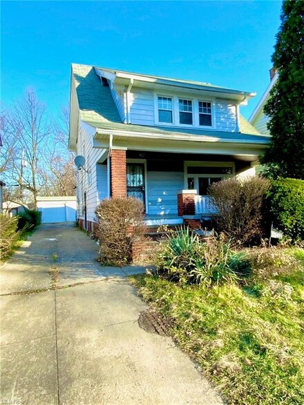 13411 S Parkway Dr, Garfield Heights, OH 44105