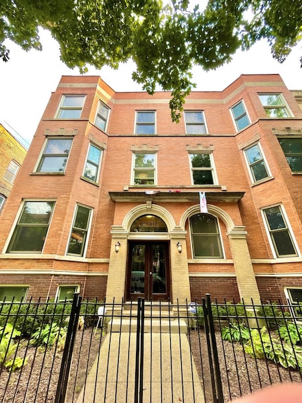 815 W Newport Ave Unit 1-P-2, Chicago, IL 60657
