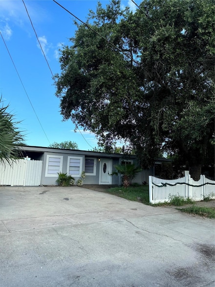 2102 S 3rd St, Fort Pierce, FL 34950
