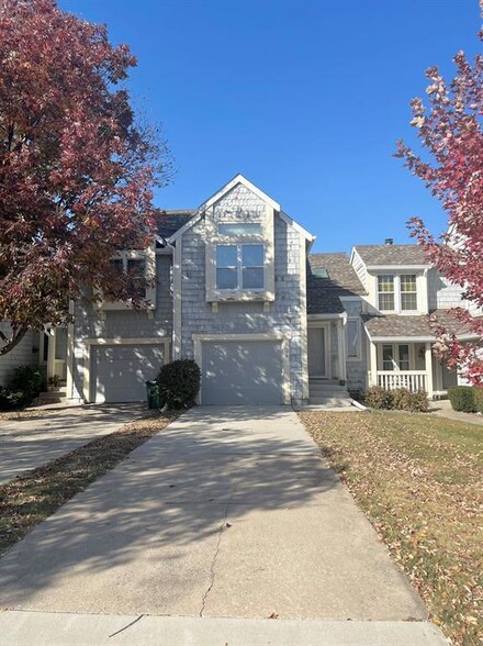 8109 Cobblestone Rd, Urbandale, IA 50322