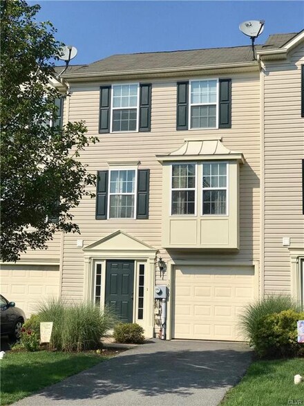 1030 Sparrow Way, Breinigsville, PA 18031