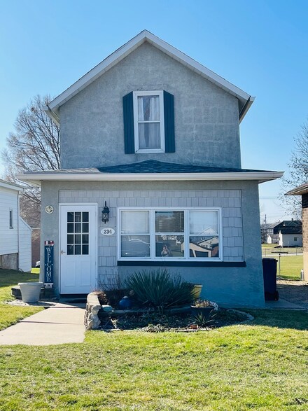 234 7th St, La Salle, IL 61301