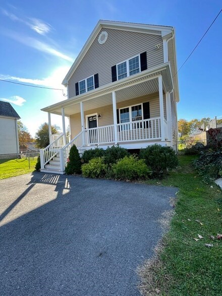 28 Atlas St, Fairhaven, MA 02719