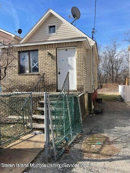 72 Holland Ave, Staten Island, NY 10303