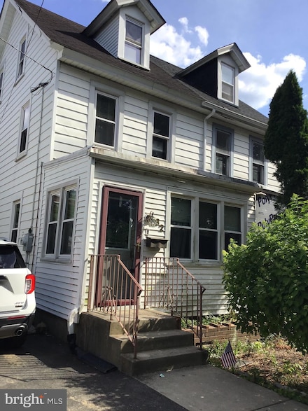 82 E 3rd St, Moorestown, NJ 08057