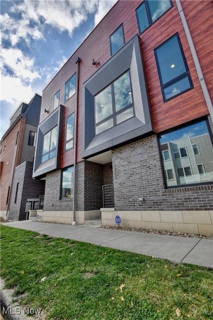 1446 E 15th St, Cleveland, OH 44114