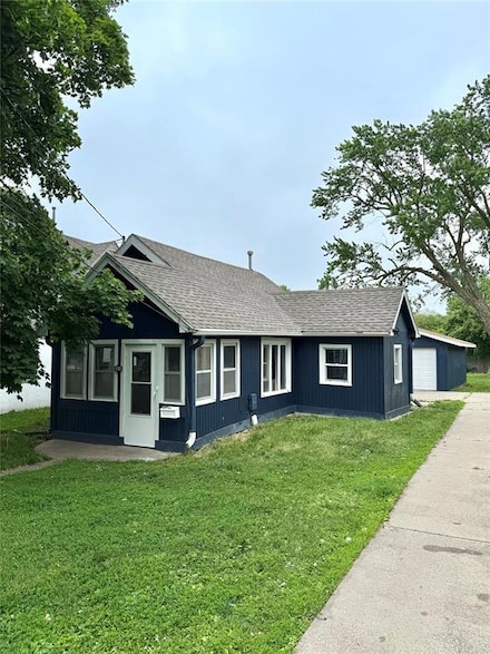 3903 SW 9th St, Des Moines, IA 50315
