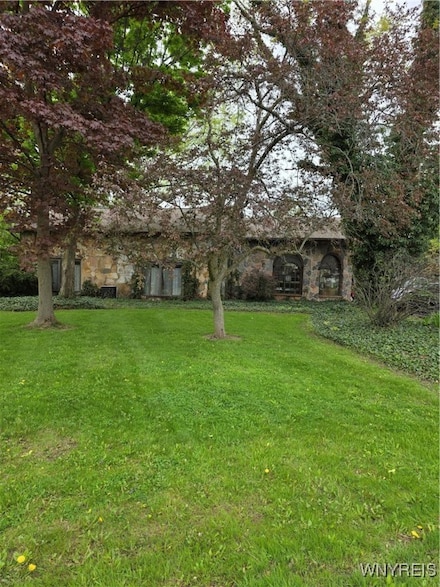 7132 Taylor Rd, Hamburg, NY 14075