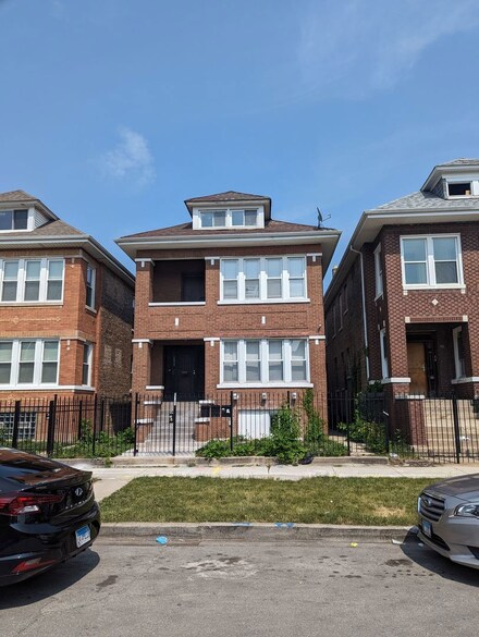 6747 S Campbell Ave, Chicago, IL 60629