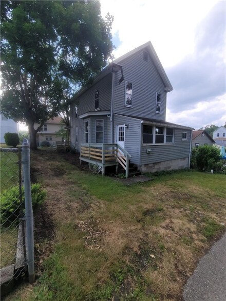 715 Scott Ave, Jeannette, PA 15644