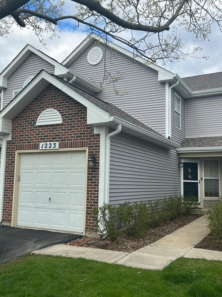 1223 Hathaway Cir Unit 194, Elgin, IL 60120