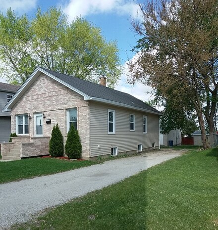 1912 N Center St, Crest Hill, IL 60403