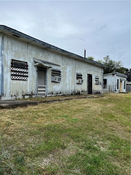 3202 Buddy Lawrence Dr, Corpus Christi, TX 78408