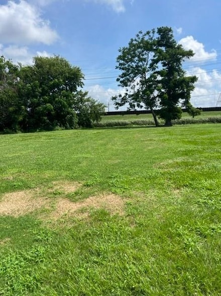 8425 Hermitage Dr, Chalmette, LA 70043