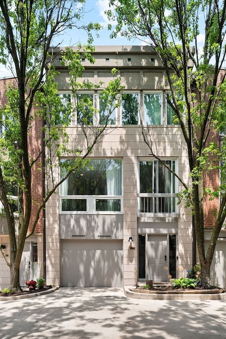 2675 N Greenview Ave Unit F, Chicago, IL 60614