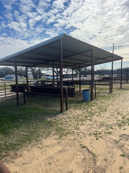 11543 Friendship Rd, Pilot Point, TX 76258