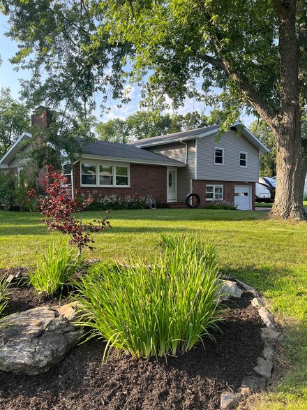 35 Lil Nor Ave, Somersworth, NH 03878
