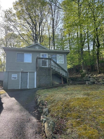 56 Cayuga Ave, Landing, NJ 07850