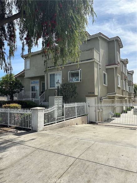 11728 205th St Unit 2, Lakewood, CA 90715