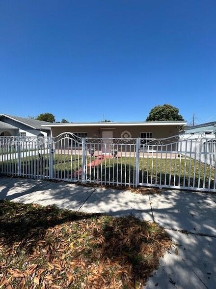 681 E 44th St, Hialeah, FL 33013