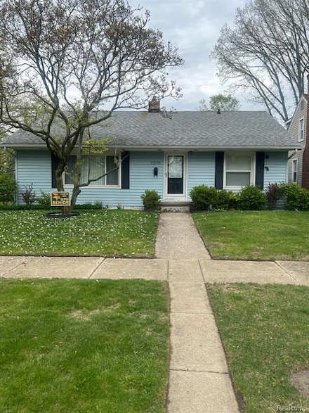 2238 Roslyn Rd, Grosse Pointe Woods, MI 48236
