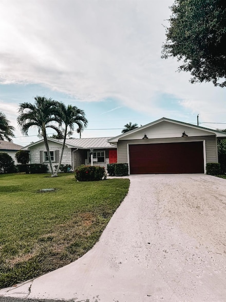 8053 SE Carlton St, Hobe Sound, FL 33455