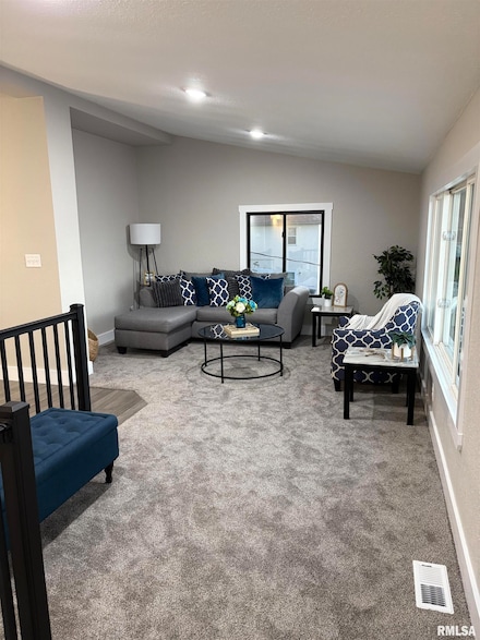 903 Stone St, Bellevue, IA 52031