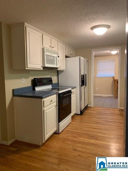 823 Hillview Dr, Bessemer, AL 35023