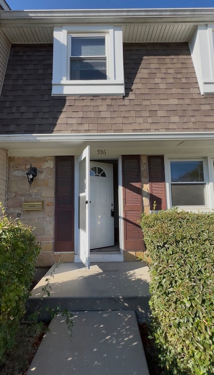 936 Cardiff Ct, Schaumburg, IL 60194