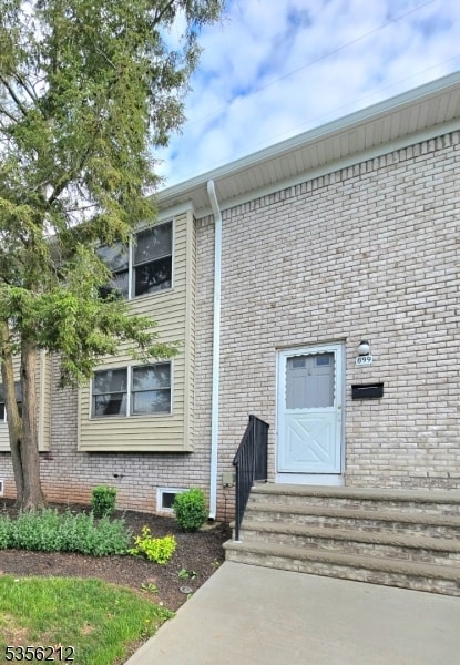 899 Robin Rd, Hillsborough, NJ 08844