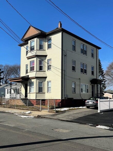 644 Grinnell St, Fall River, MA 02721