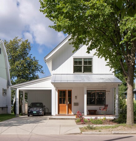 69 Charlotte St, Burlington, VT 05401