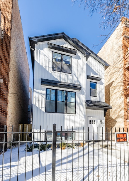 6126 S Eberhart Ave, Chicago, IL 60637