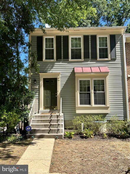 7445 Hatherleigh Ct, Alexandria, VA 22315